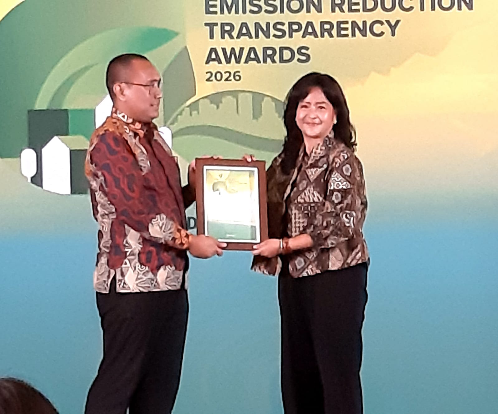 PT Pembangunan Jaya Ancol Tbk menerima penghargaan  Green Achievement in Emission Reduction & Diamond Achievement in Emission Transperancy 2026
